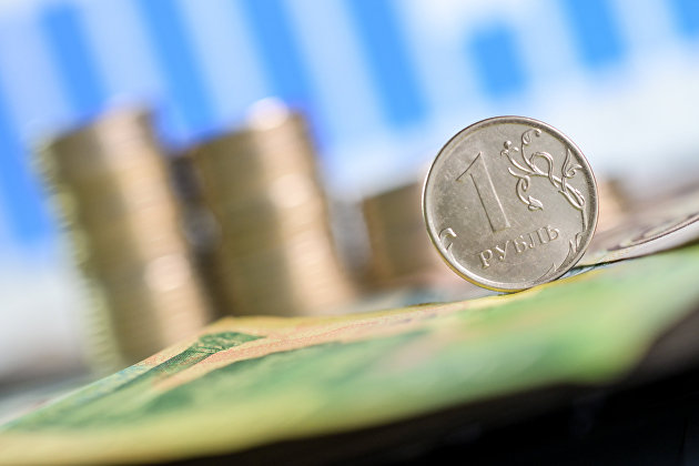 Рубль прибавил к доллару и к евро